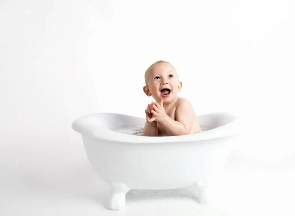 what time should you bathe a newborn