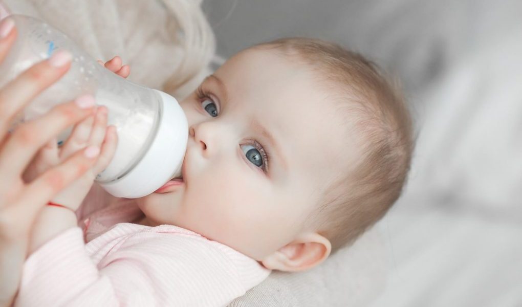 Baby newborn feeding