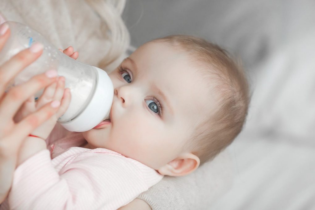 Baby newborn feeding