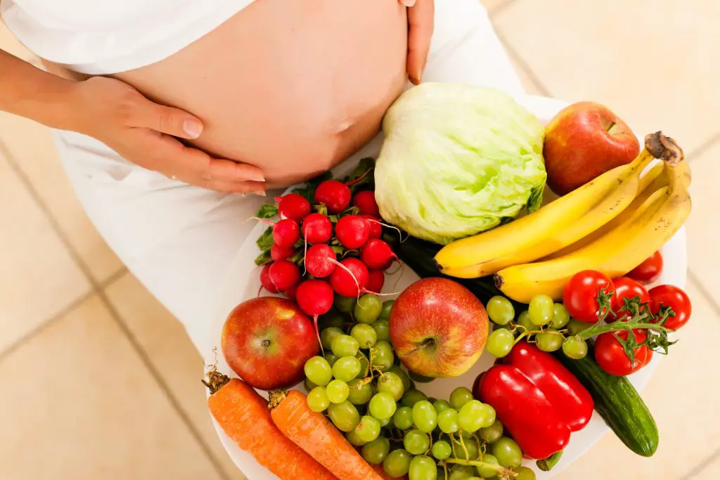 pregnant woman and vegetables